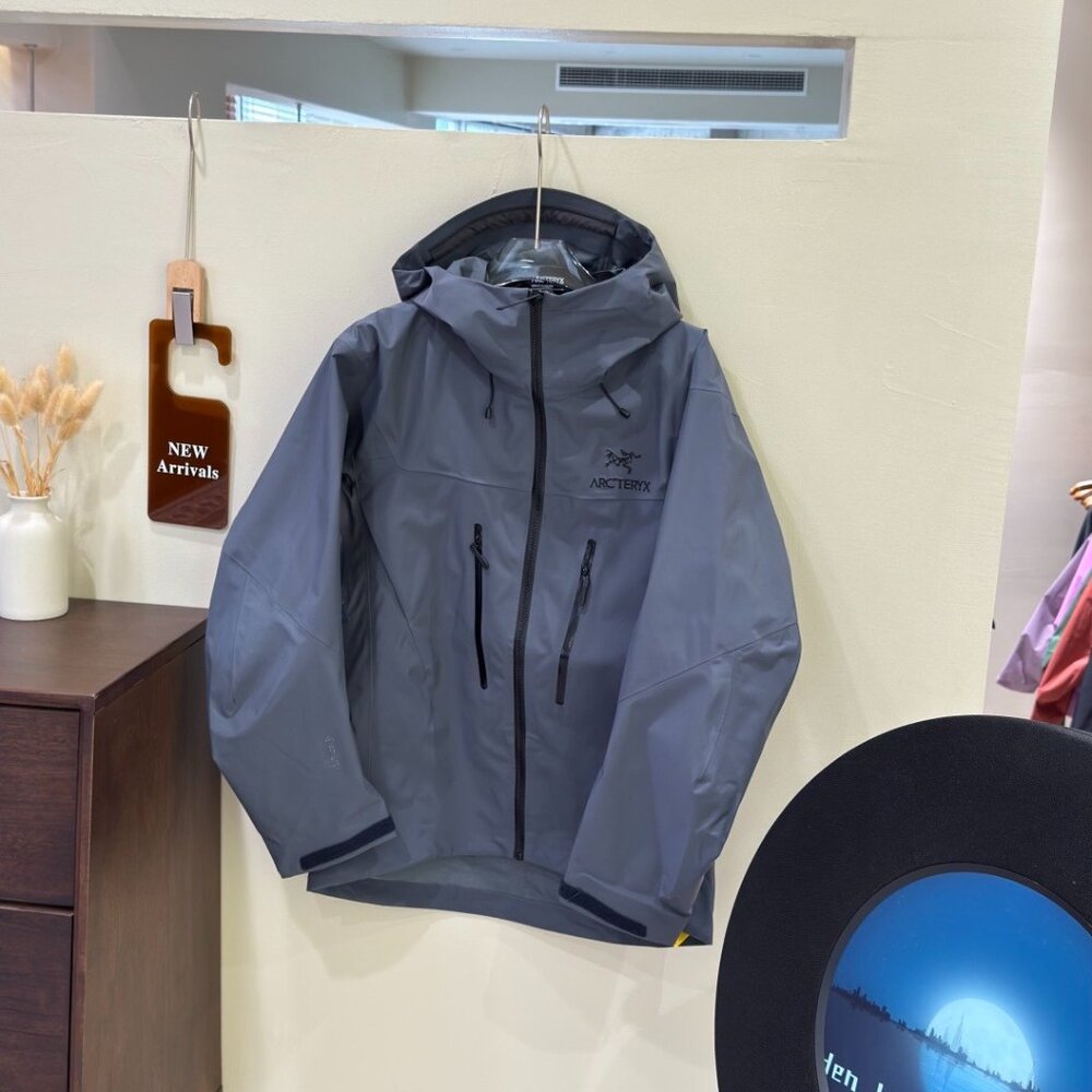 Arcteryx Beta  Beta lt Jacket Women/ men  --L